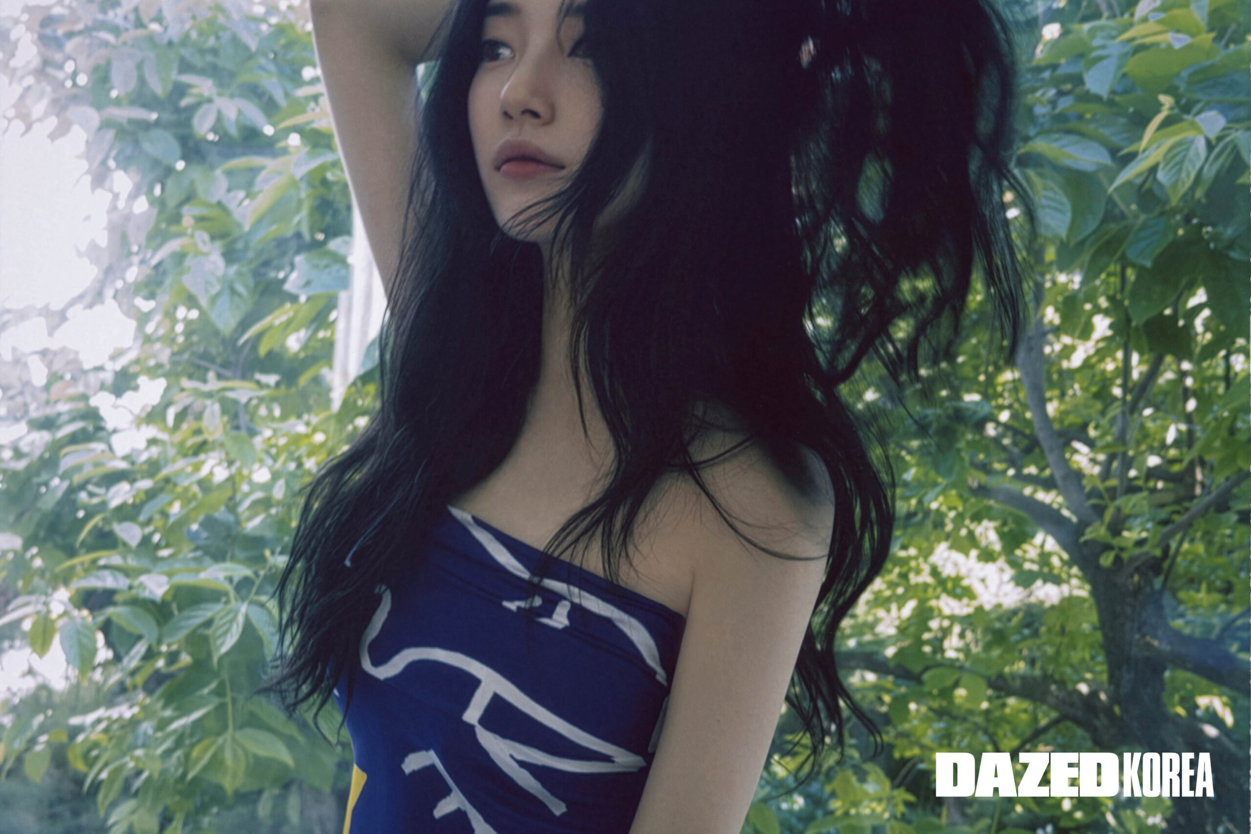 다시 마주한 수지와 셀린느. 그리고 우리가 기꺼이 기다려온 또 하나의 계절. 〈데이즈드〉가 말하고 싶은 7월의 얼굴.