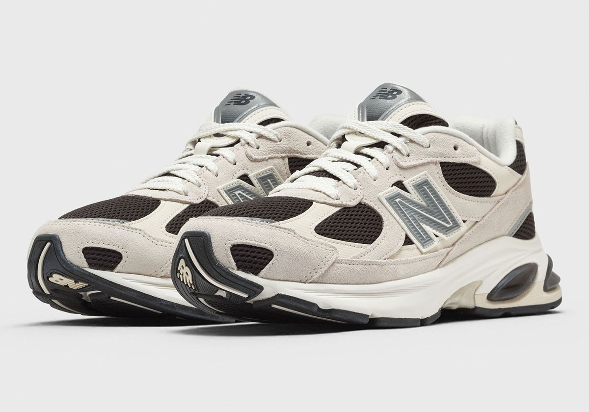 “Sea Salt” Suede Wraps This Contemporary New Balance 2010