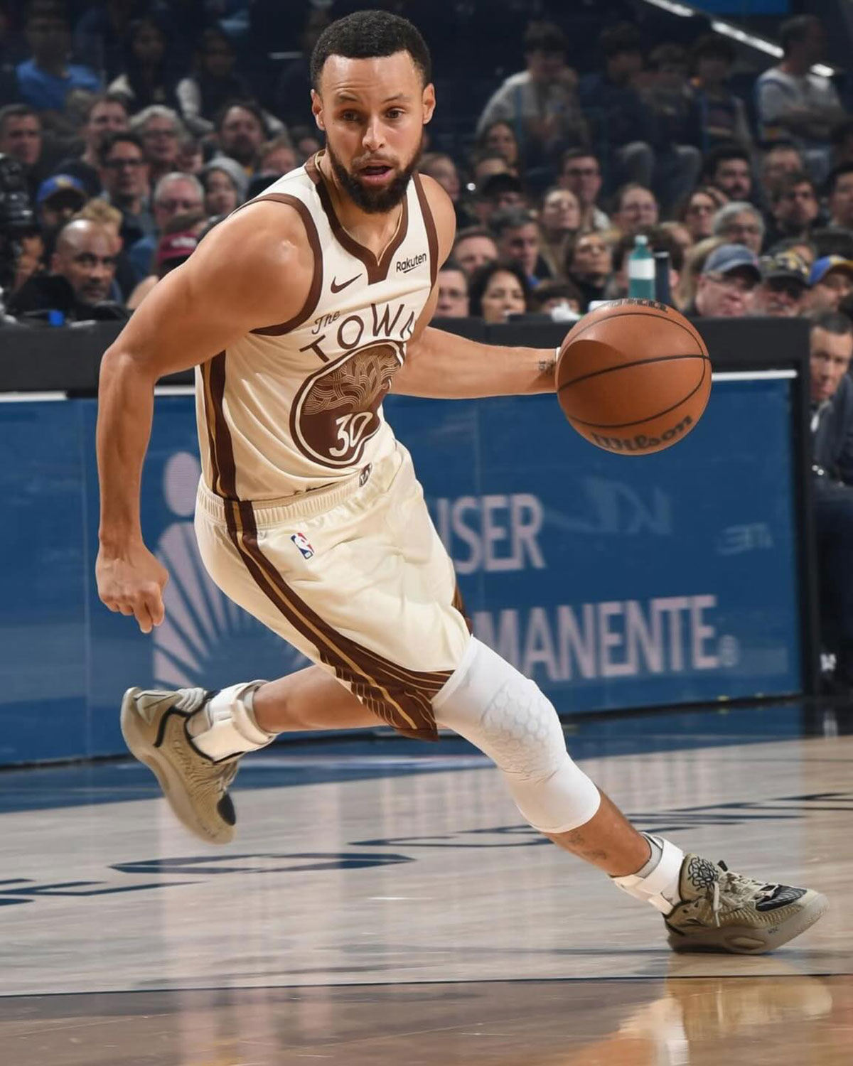 Stephen Curry Signs 10-Year Deal With Li-Ning